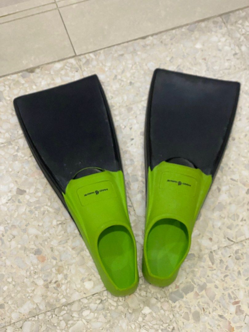 Preloved Madwave Rubber Fins, Sports Equipment, Sports & Games, Water