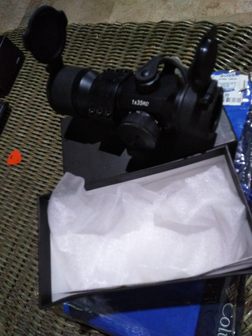 Riflescope (Category: Other Sports Equipment and Supplies) located in Pasig City. Submitted by clsetfnds (Listing ID 1201289791, Image 3). Description: Red Dot Riflescope.