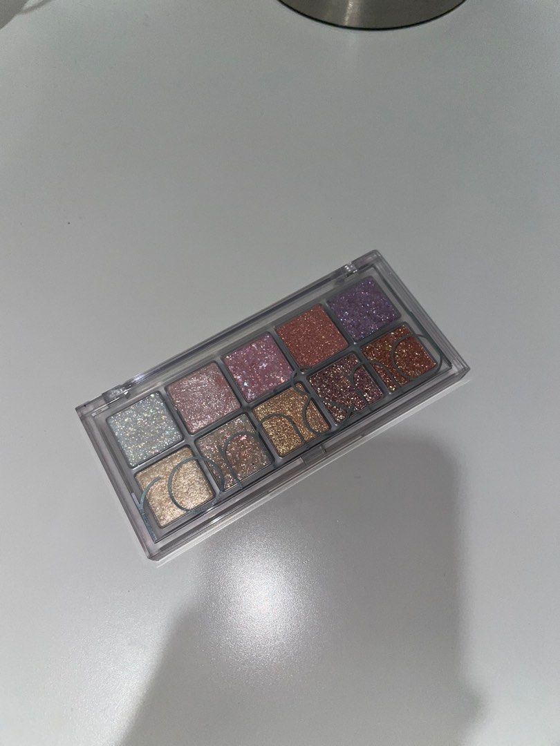 ROMAND GLITTER eyeshadow palette, Beauty & Personal Care, Face, Makeup