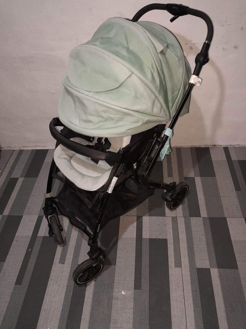 Stroller pigeon brand (Category: Strollers) located in Caloocan City. Submitted by Unicoijo02 (Listing ID 1201348820, Image 2). Description: fully recline reversible handle.
