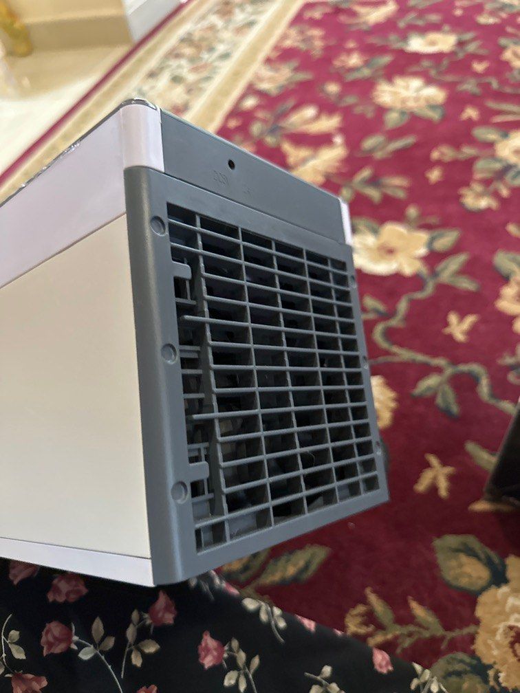 Table Aircond Sejuk Beku Office Pet Cat Cooling, Pet Supplies, Homes & Other Pet Accessories on