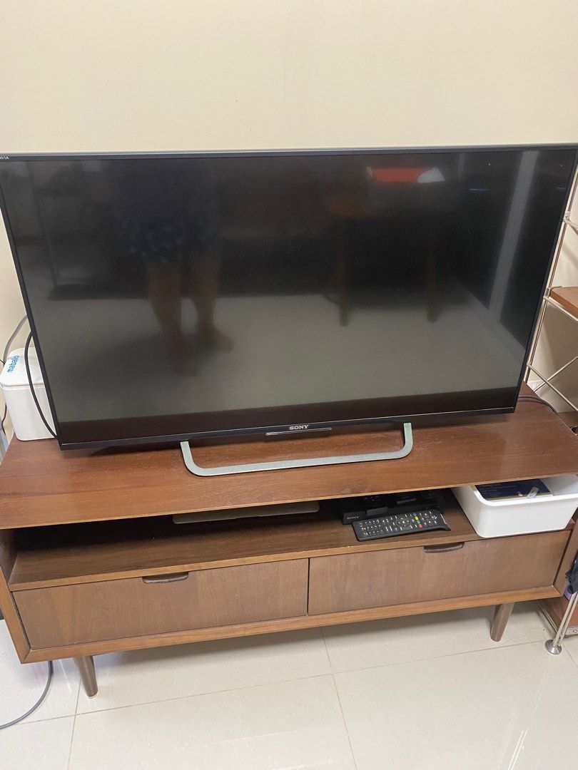 TV and TV Console to let, Furniture & Home Living, Furniture, TV