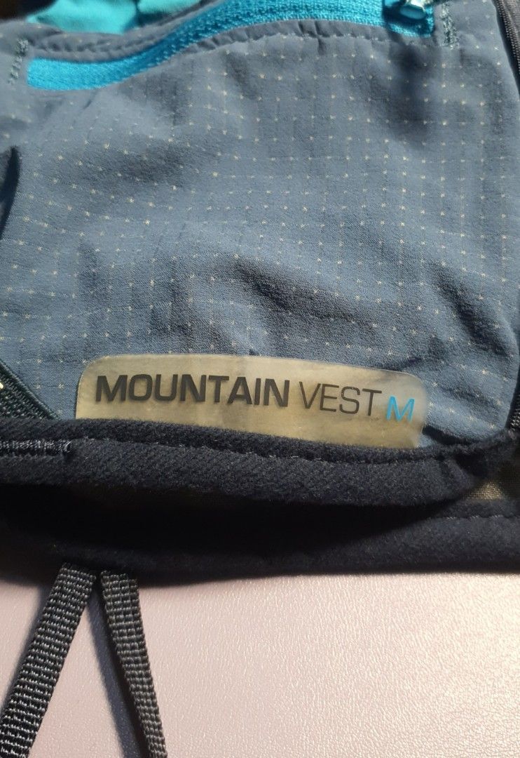 ULTIMATE DIRECTION Mountain Vest 4.0 Trail Running Pack Signature