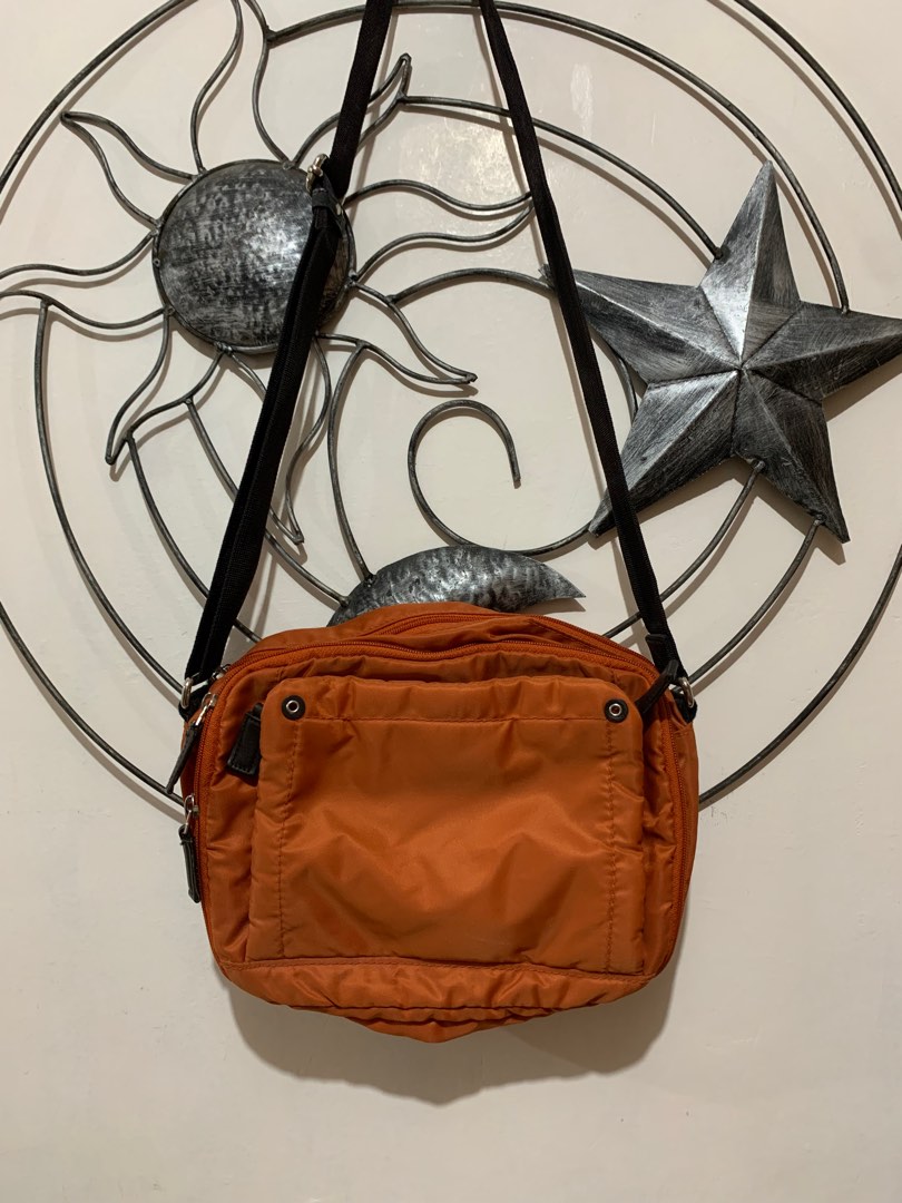 Uniqlo Crossbody Bag with several pockets and compartments, Women's