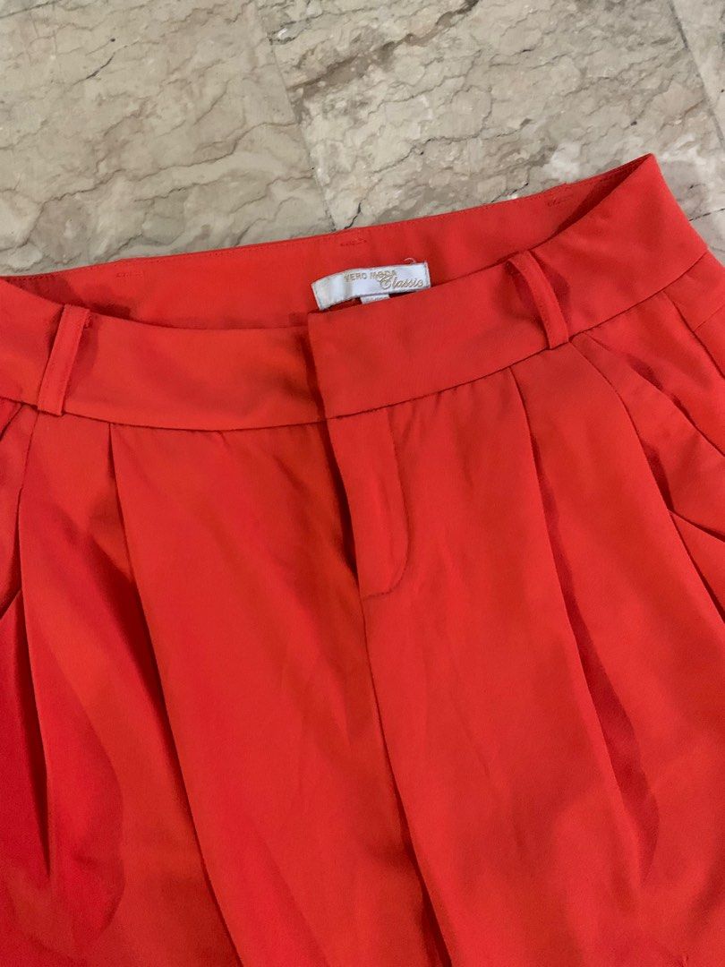 Vera moda orange pants (Category: Other Bottoms) located in Manila. Submitted by marieljayeah (Listing ID 1201324764, Image 3). Description: 26-27.