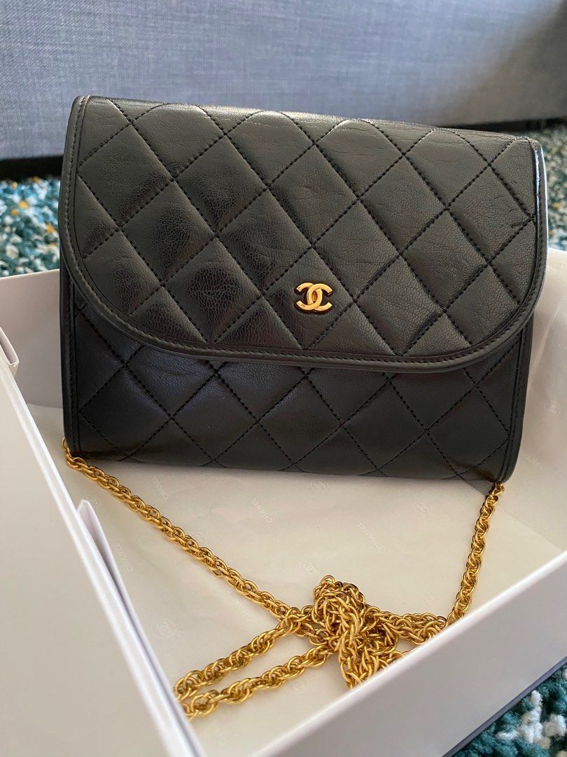 CHANEL 1980- 1990’s Wallet On Chain (Vintage)