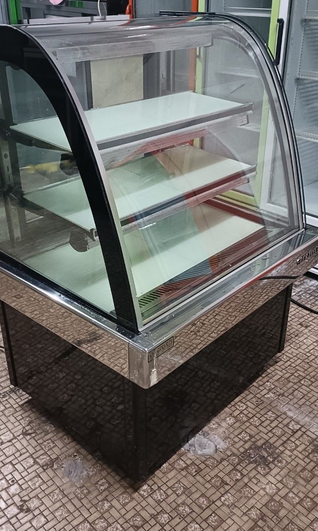 3Feet cake Display chiller area gombak greenwood, Food & Drinks