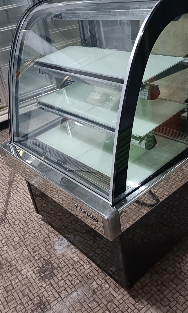 3Feet cake Display chiller area gombak greenwood, Food & Drinks