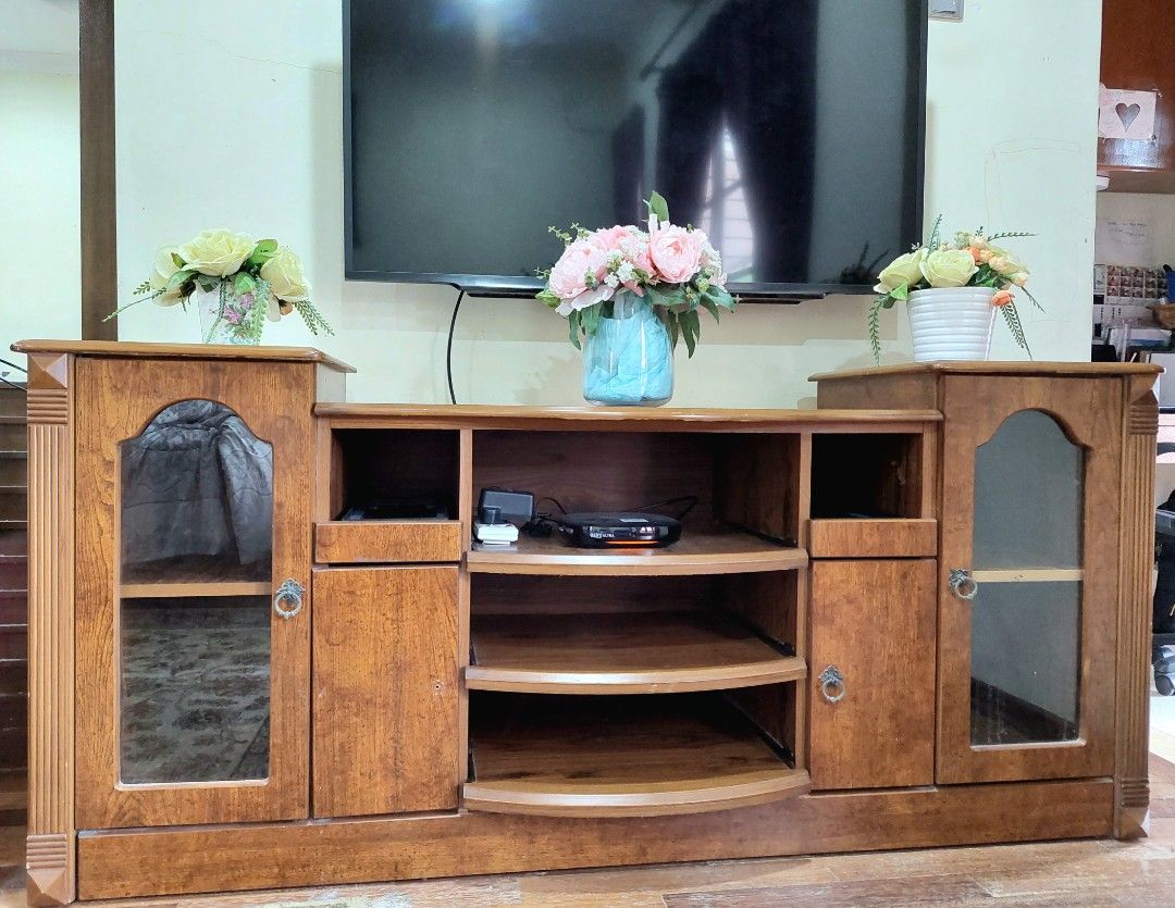 6' TV solid wood with 5 pull outs, Furniture & Home Living