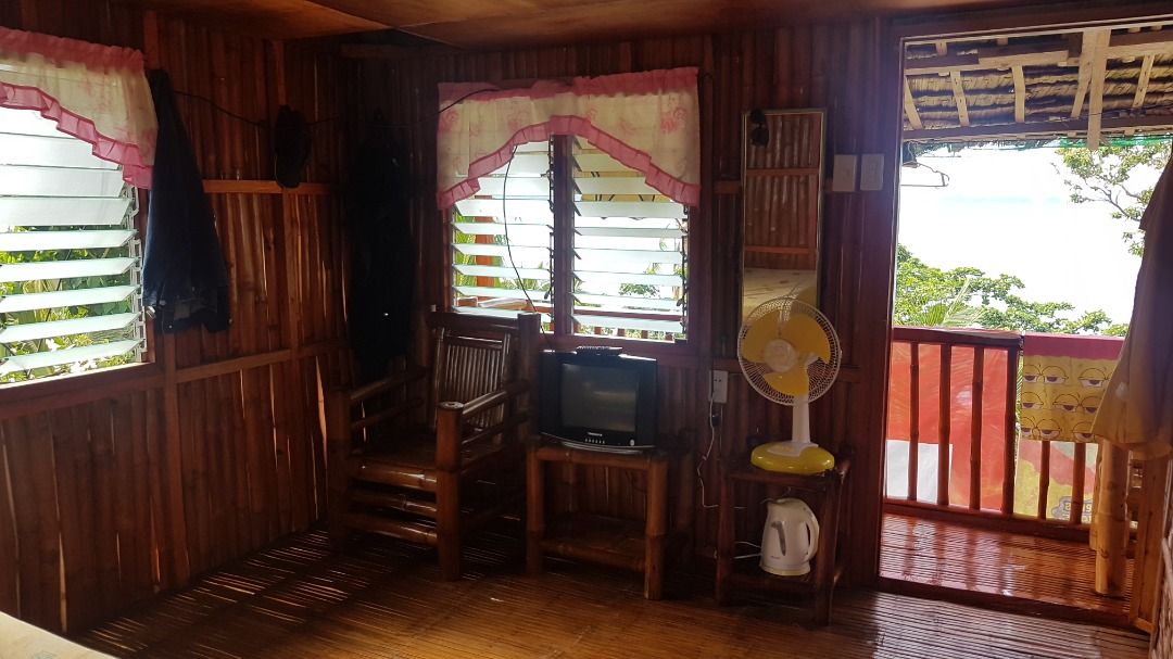 Beach House Marinduque, two natives Bungalows, with 1713 2m Land Area