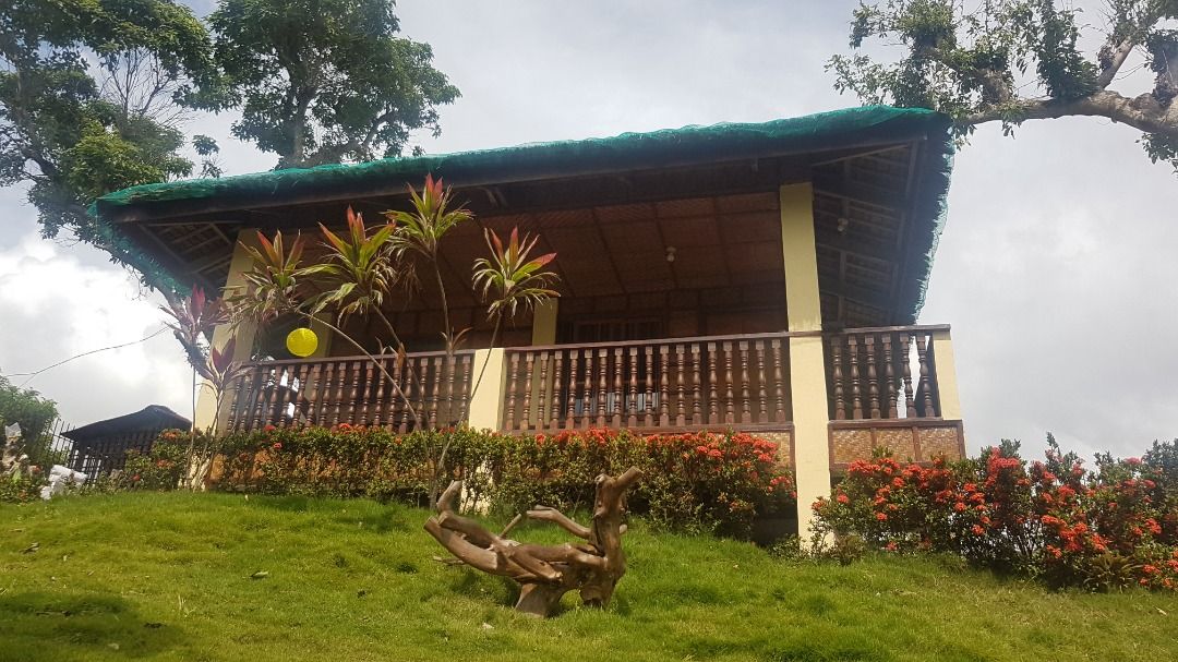 Beach House Marinduque, two natives Bungalows, with 1713 2m Land Area