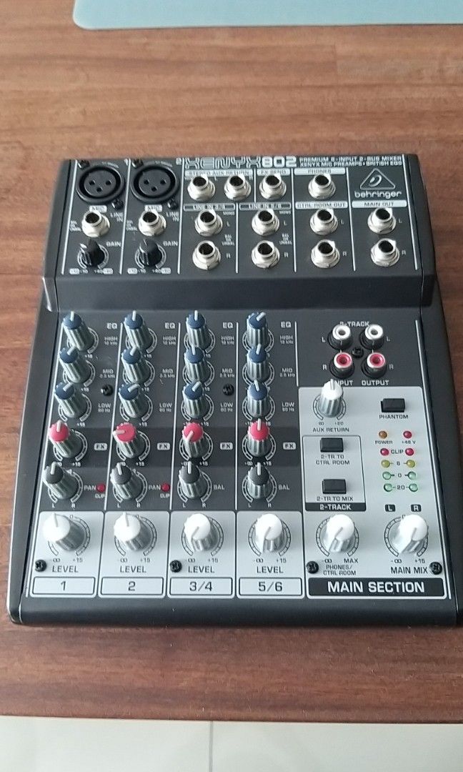 Behringer mixer xenty 802, Hobbies & Toys, Music & Media, Music