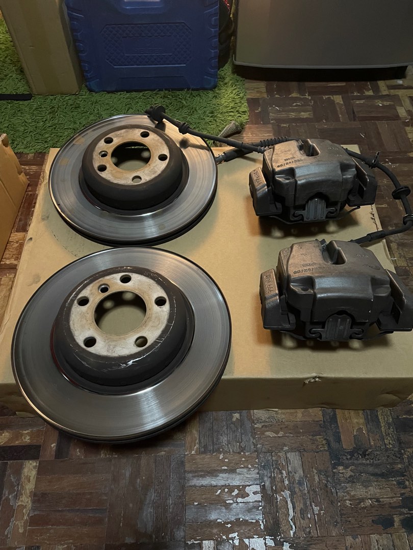 Bmw F10 original brake caliper, Auto Accessories on Carousell