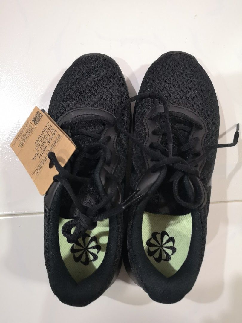 All black sales nike tanjun women's