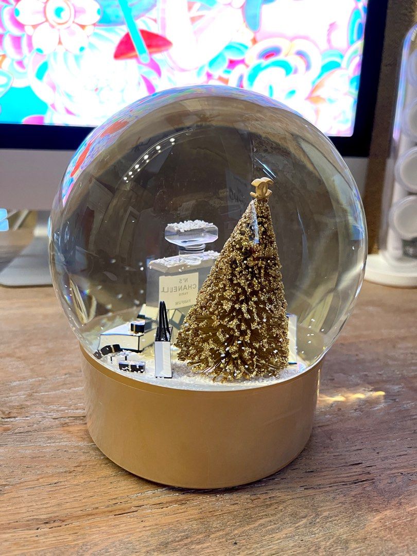 Mini CHANEL Christmas snow globe n° 5 Golden Plastic ref.720888 - Joli  Closet