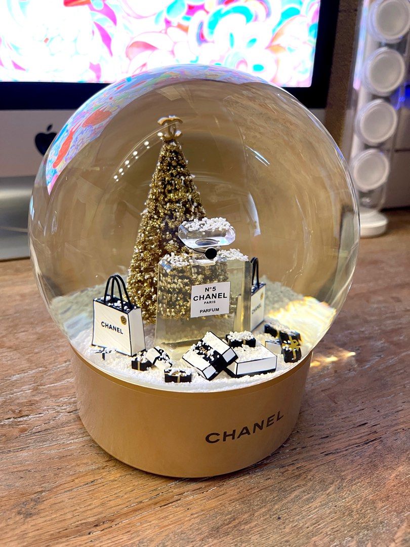CHANEL Collector Big Snow Globe - Gold Christmas Tree, Chanel No.5,  Shopping Bags & Presents (Gold Base)