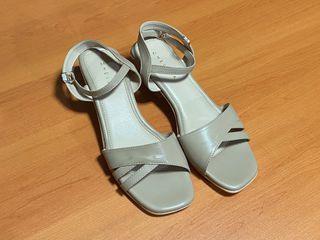 Chelsea Beige Heel Sandals