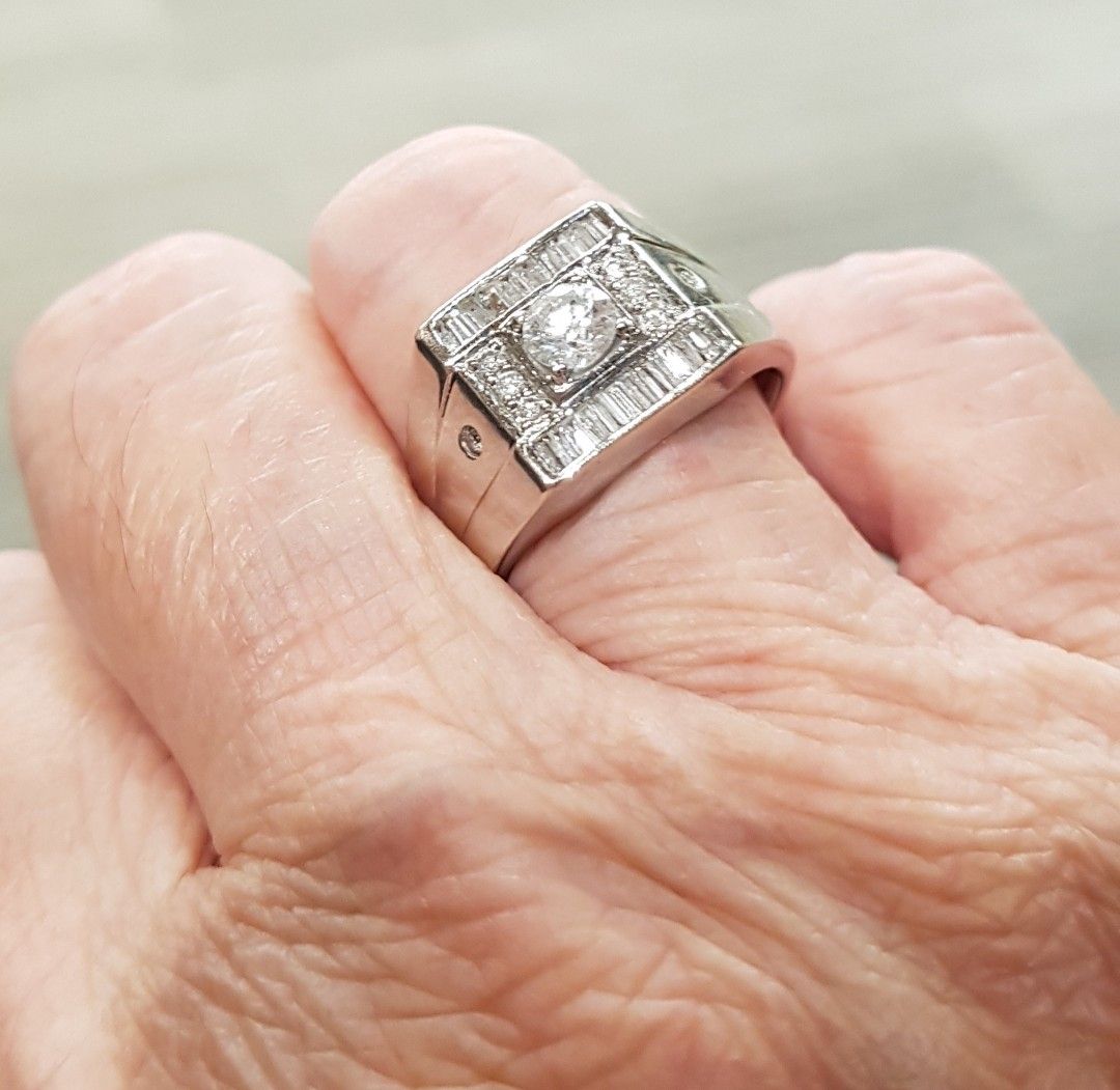 Diamond white gold ring 0.5 carat diamond with surrounding diamonds Man
