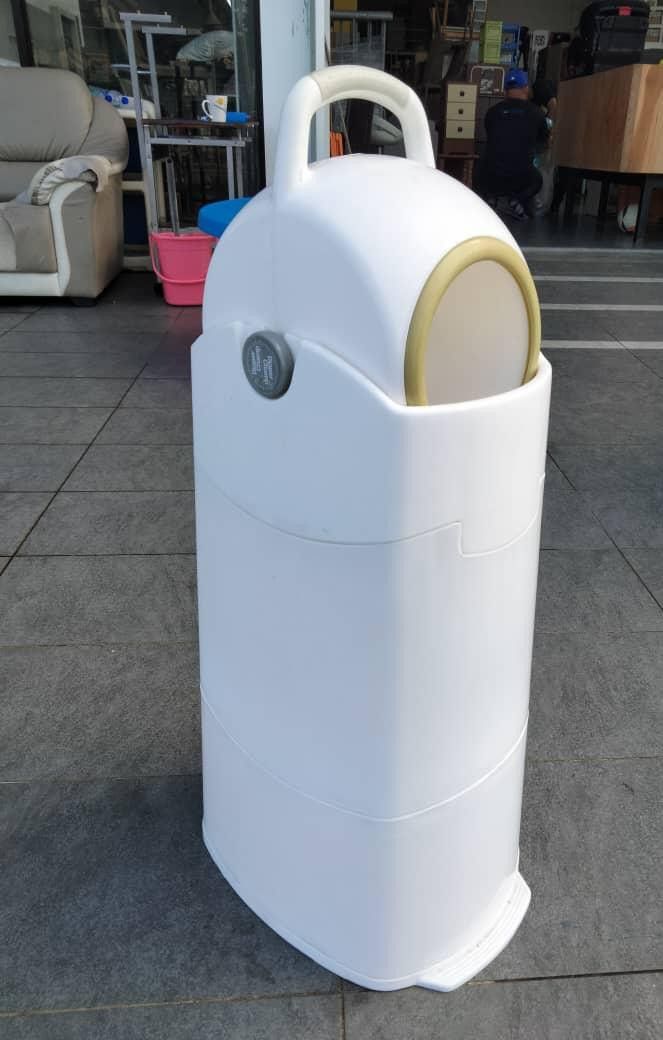 Diapers Champ Bin, Furniture & Home Living, Cleaning & Homecare Supplies, Waste Bins & Bags on
