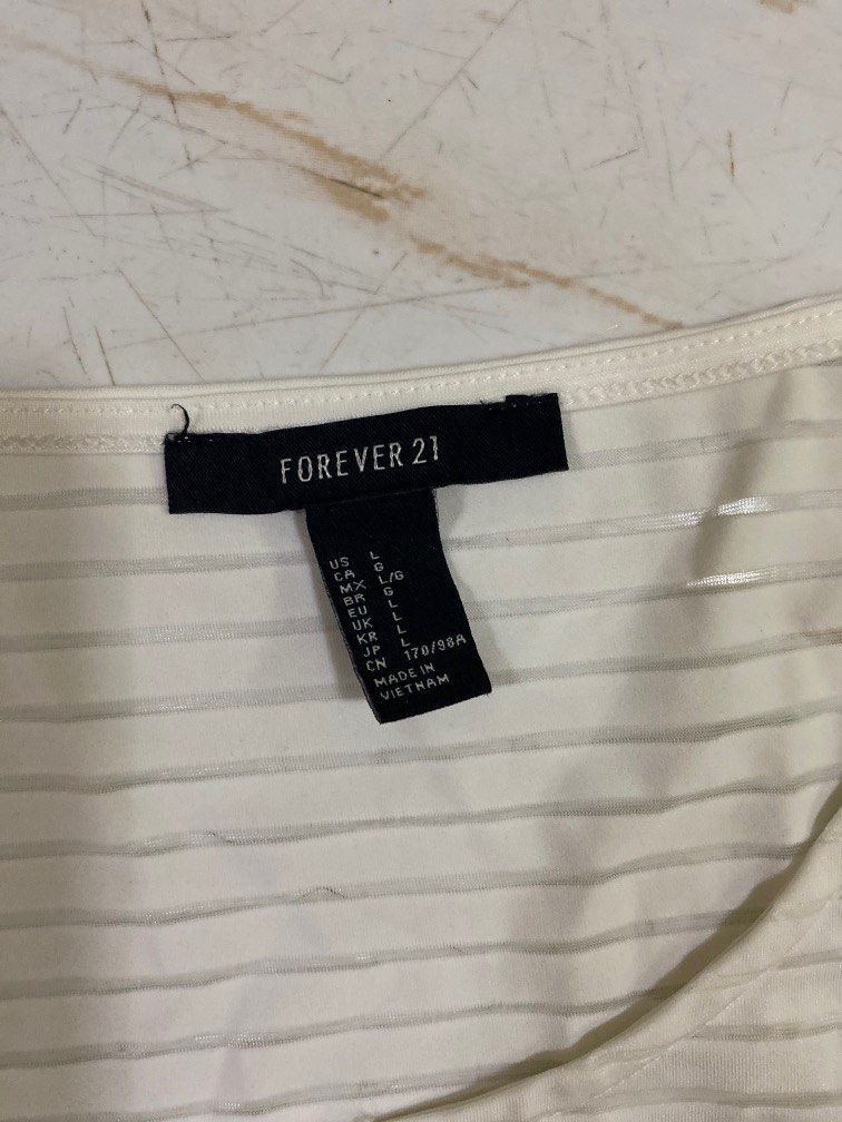 Forever 21 Crop Top (Category: Blouses) located in Manila. Submitted by sunstarshop (Listing ID 1201543422, Image 2). Description: forever 21 size large small stain (unnoticable).