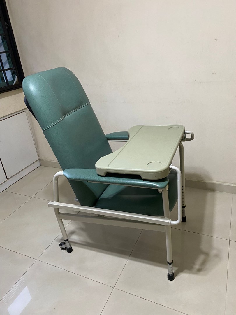 Geriatric chair with tray, Health & Nutrition, Assistive & Rehabilatory
