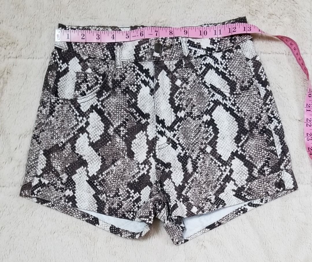 H&m snakeskin shorts sales
