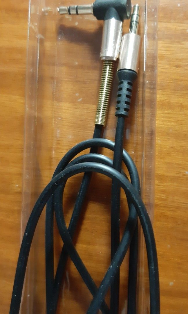 Hoco auxiliary cable 100cm (Category: Portable Audio Accessories) located in San Fernando. Submitted by riccsmars (Listing ID 1201509474, Image 2). Description: aux audio cable.