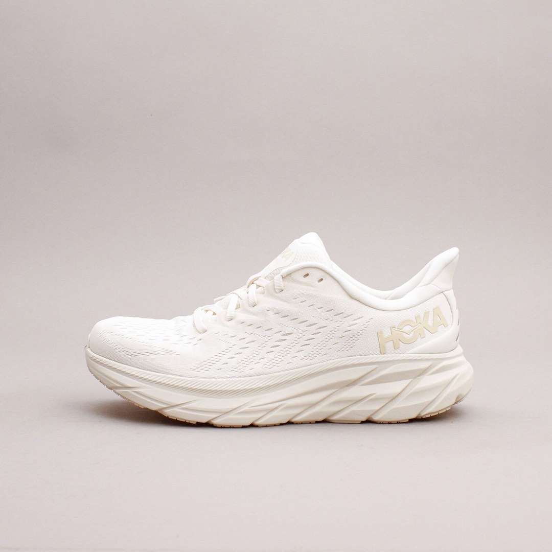 HOKA Clifton 8 Eggnog Shifting Sand, 女裝, 鞋, 波鞋 Carousell