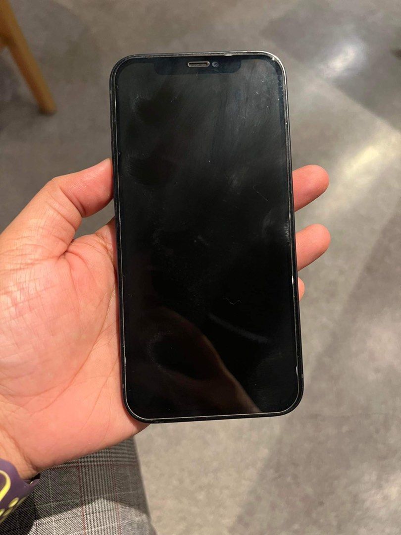Iphone 12 (Category: iPhone 12 Series) located in Mandaluyong City. Submitted by impulsiveBuyer10 (Listing ID 1201565151, Image 2). Description: Globe lock Mandaluyong area Ear piece not working Face id not working.