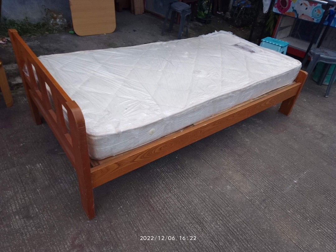 Japan Surplus bed frame with headboard & spring foam,,, Furniture