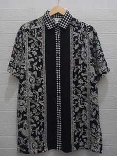 Kemeja Vintage Motif