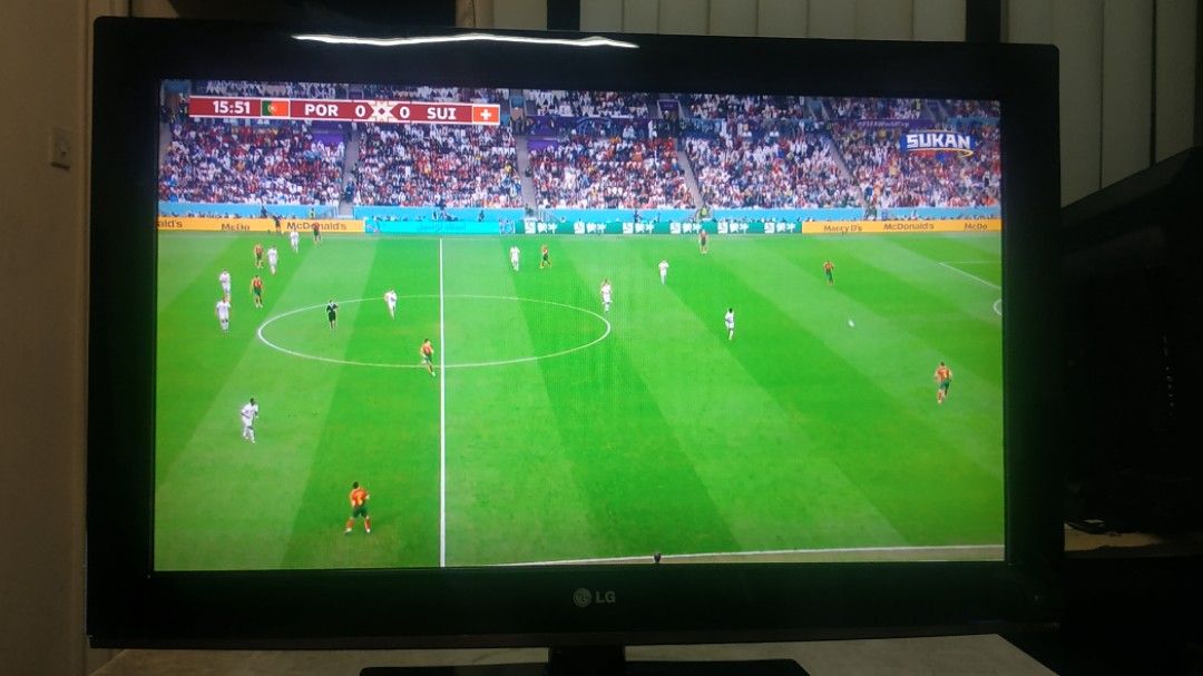 LG lcd tv 32 inches, TV & Home Appliances, TV & Entertainment, TV on