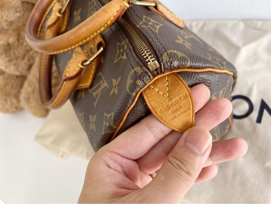 LV Speedy 25 Monogram Louis Vuitton Vintage, Luxury, Bags & Wallets on  Carousell