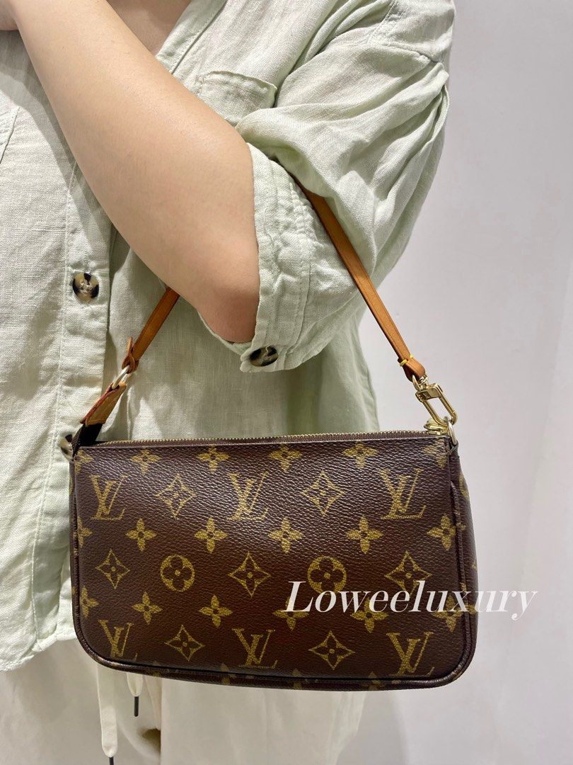 💯% Authentic LV Vintage Brown Monogram Pochette Accessories, Luxury, Bags  & Wallets on Carousell