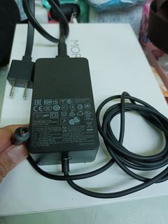 MICROSOFT SURFACE PRO 1 2 3 4 ORIGINAL CHARGER. GOOD AS NEW