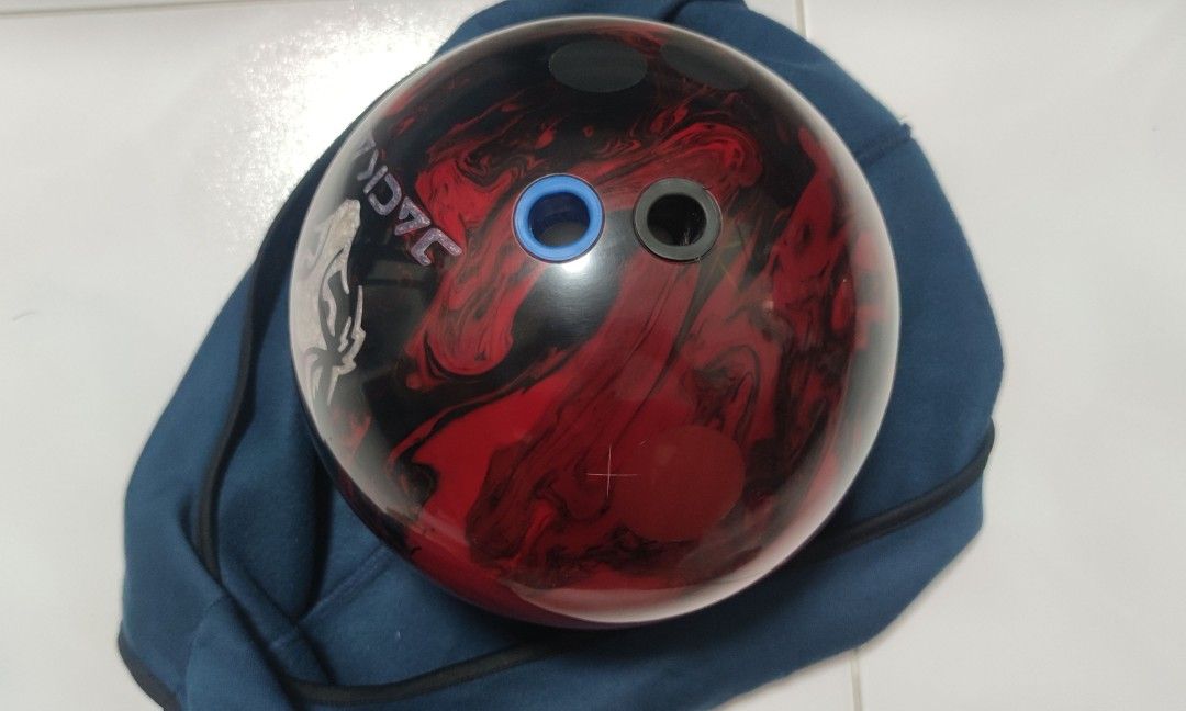 Motiv Jackal Legacy15lbsReactive Bowling Ball, Sports Equipment