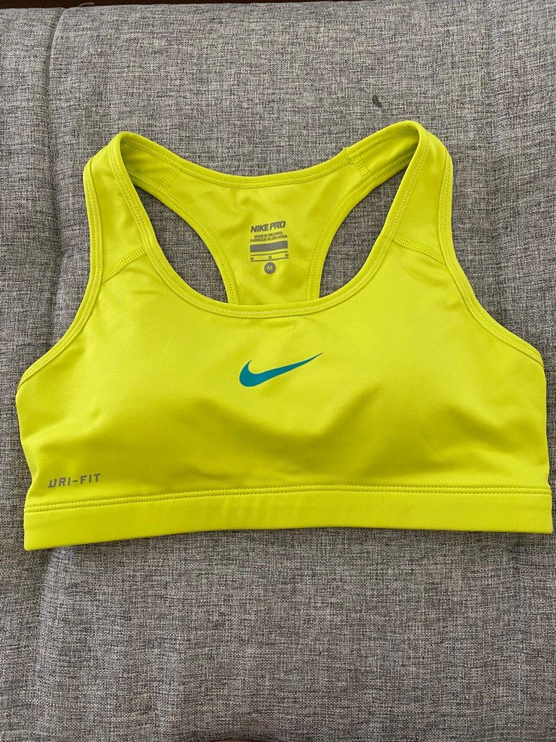 Nike sport bra, Olah Raga, Baju Olahraga di Carousell