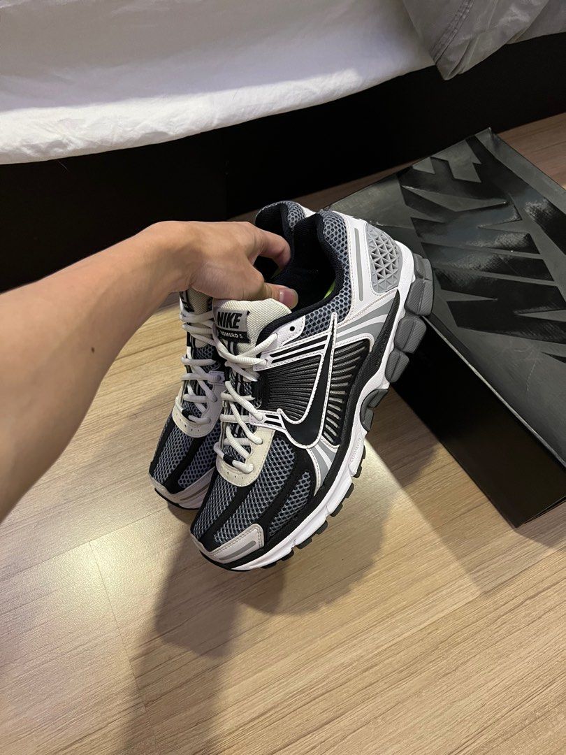 Nike Vomero 5 Se Sp Black-Grey Us9/Uk8, Men'S Fashion, Footwear, Sneakers  On Carousell