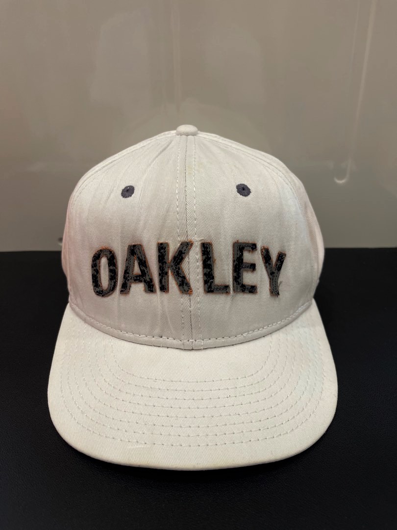 OAKLEY Cap, Men's Fashion, Watches & Accessories, Caps & Hats on Carousell