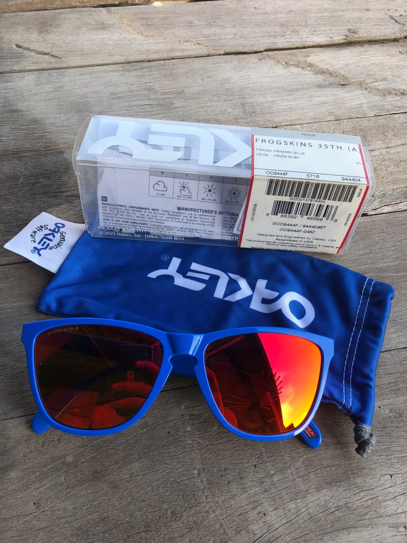 Oakley Frogskin 35th aniversary, Men's Fashion, Watches & Accessories