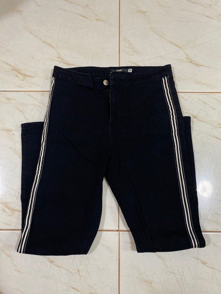 Oxygen Jeans/Pants (Category: Jeans) located in Manila. Submitted by sunstarshop (Listing ID 1201553025, Image 1). Description: OXYGEN size 28 small slightly used.