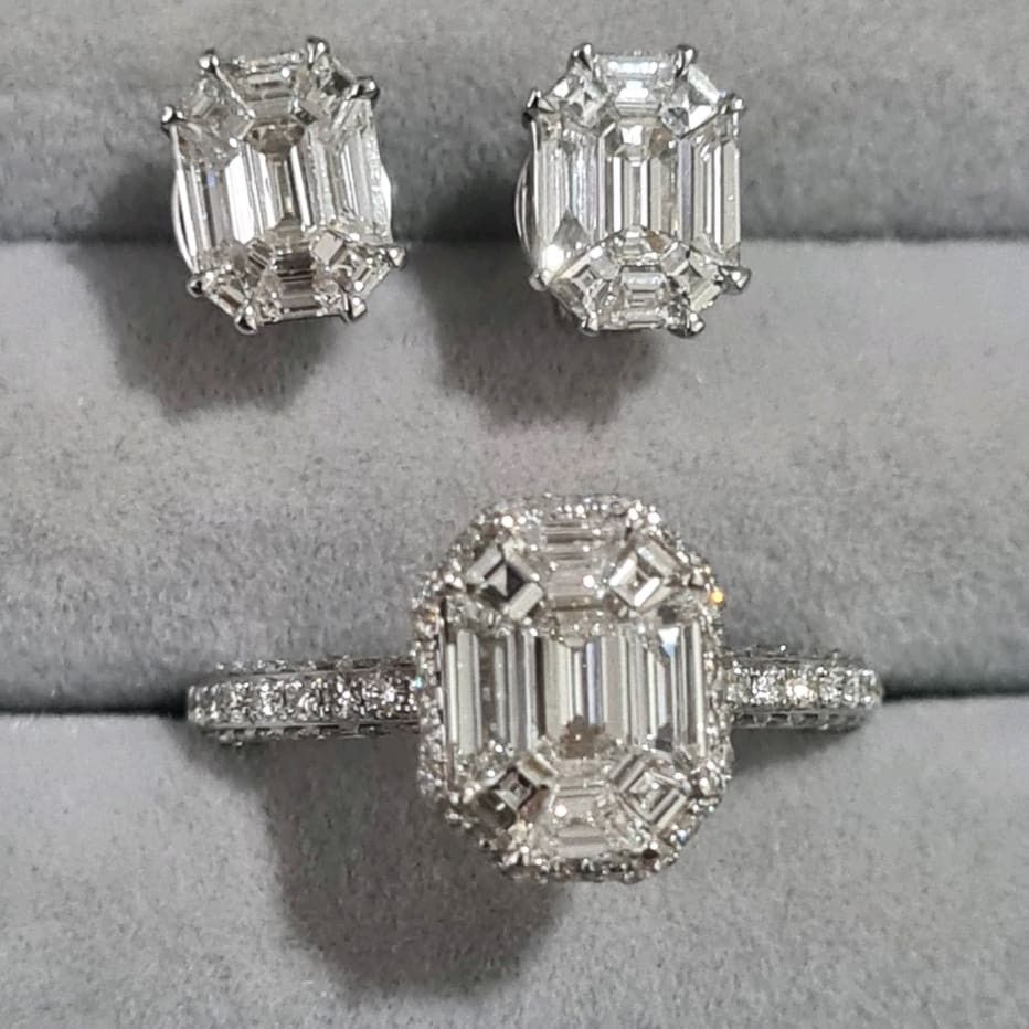 Pie cut emerald diamond set