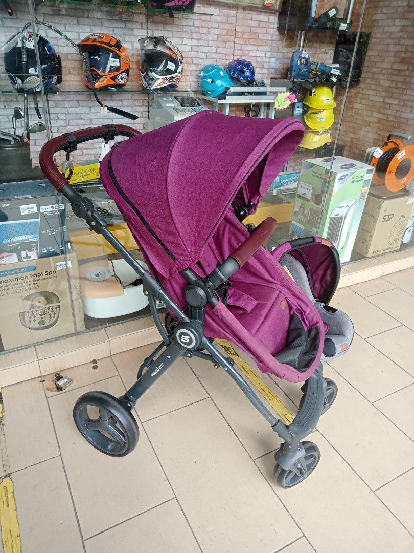 Preloved Sweet Cherry Maroon Baby Stroller With Car Seat Foldable Condition Still Good To Use
