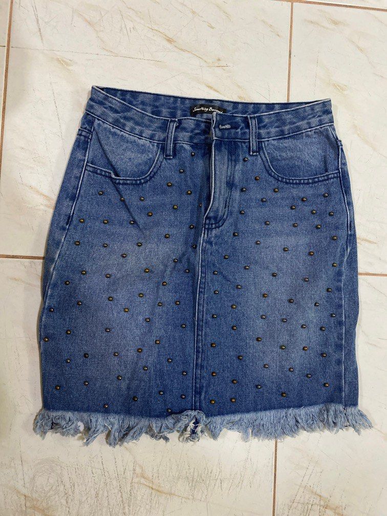 Something Borrowed Skirt (Category: Skirts) located in Manila. Submitted by sunstarshop (Listing ID 1201544798, Image 1). Description: SOMETHING BORROWED (Zalora) size small 27-29 Used once .