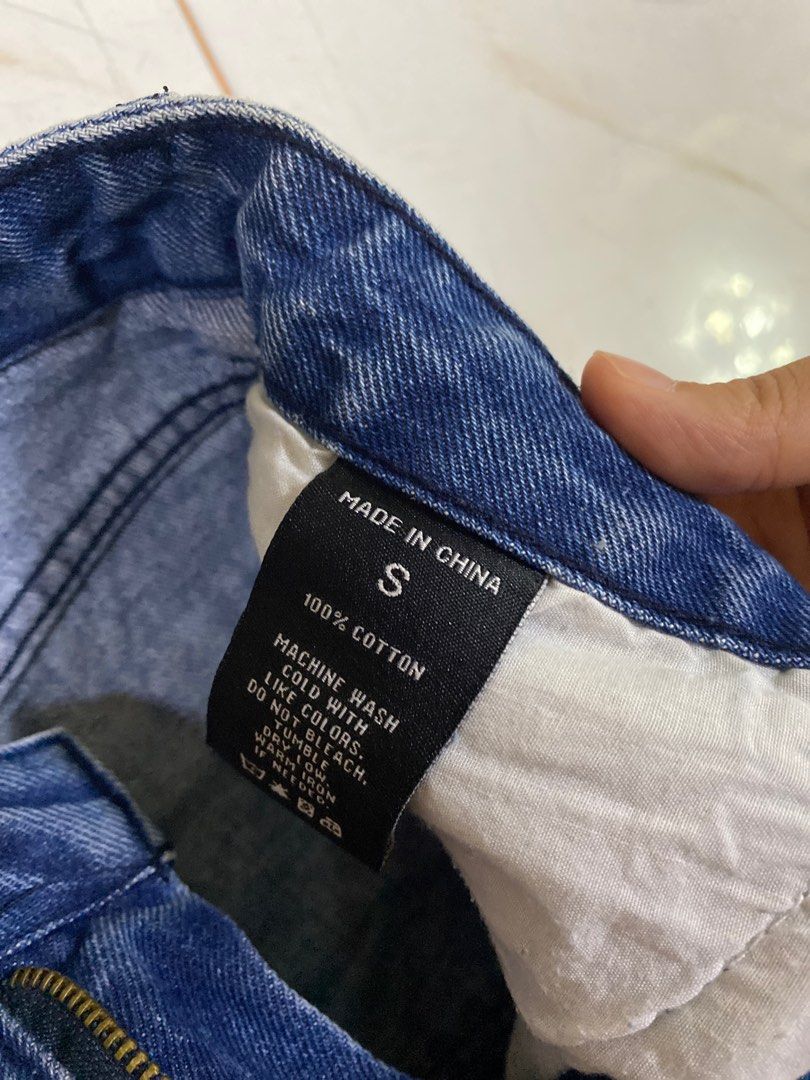 Something Borrowed Skirt (Category: Skirts) located in Manila. Submitted by sunstarshop (Listing ID 1201544798, Image 3). Description: SOMETHING BORROWED (Zalora) size small 27-29 Used once .