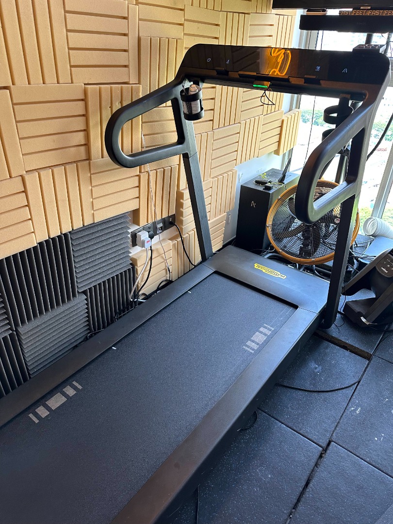 Technogym Myrun Treamdill Sports Equipment Exercise Fitness Cardio