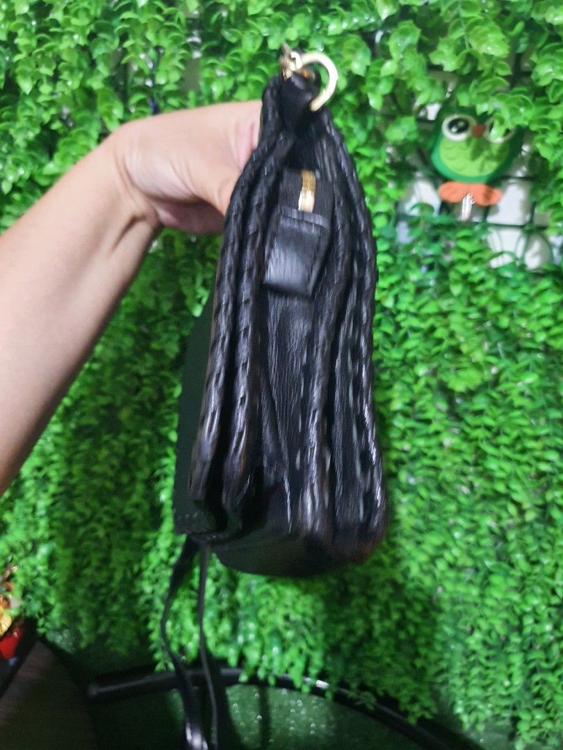 Tory Burch ykk zipper, Women's Fashion, Bags & Wallets, Crossbody Bags on Carousell