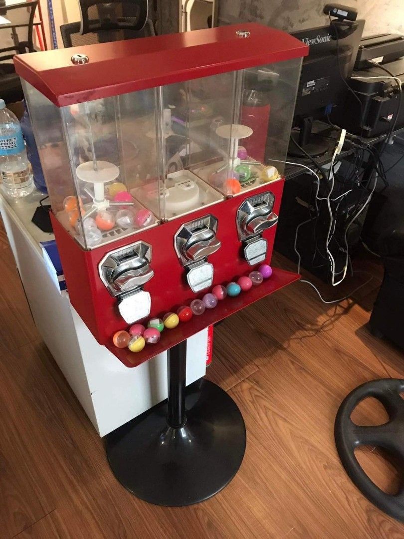 Triple Head Candy Vending Machine w/stand Gumballs Candy & Capsule