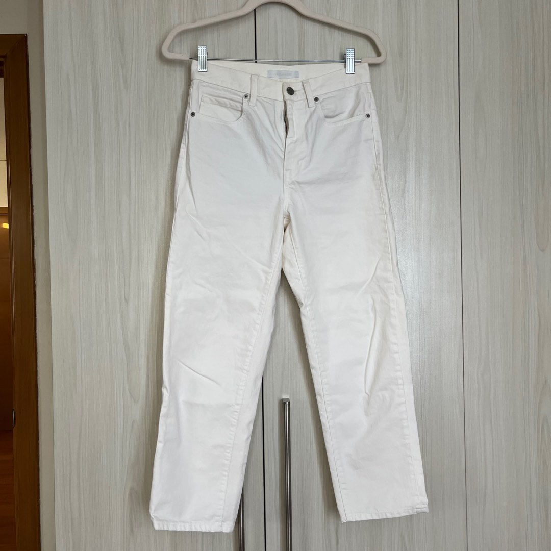 UNIQLO Relaxed Tapered Fit Mid Rise White Denim Jeans, Women's Fashion ...