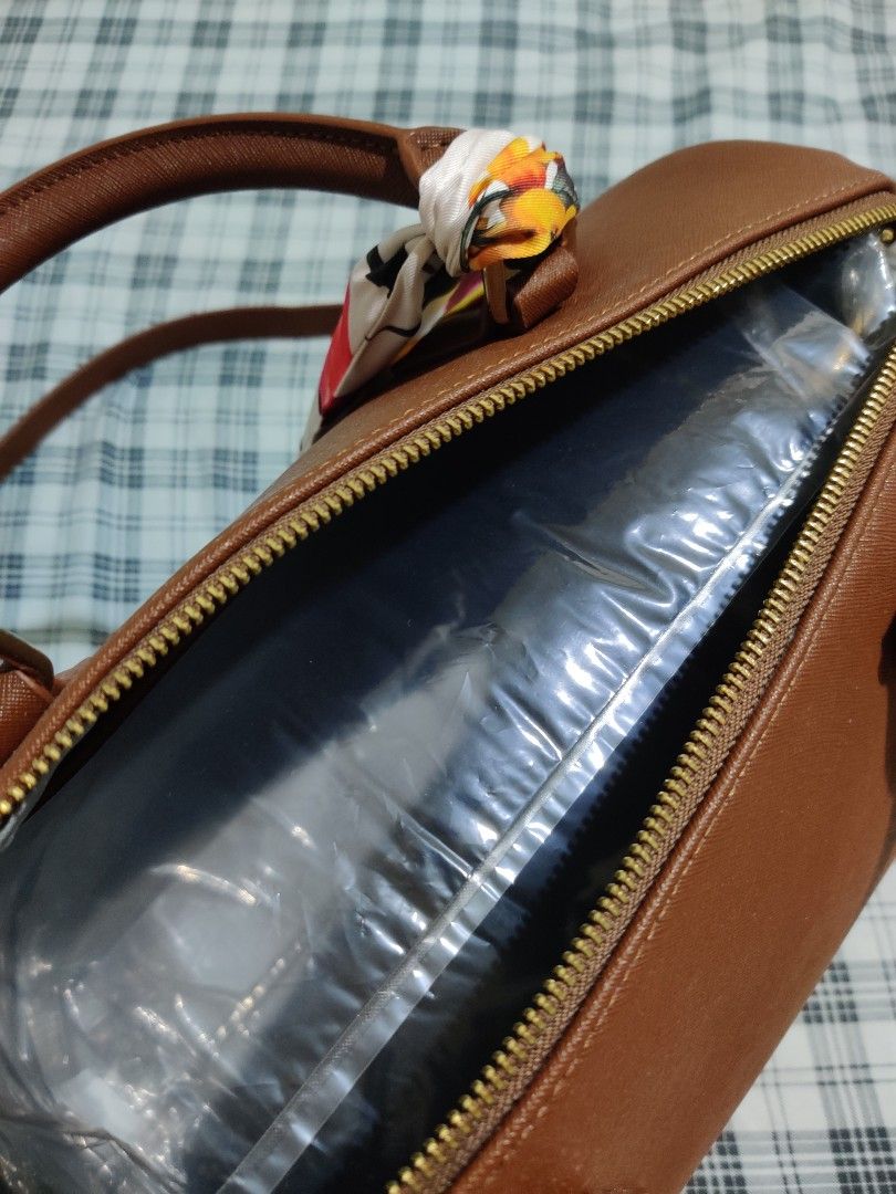 V Mute Boston Bag w/ complete inclusions, Luxury, Bags & Wallets on ...